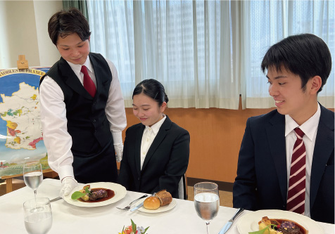 テーブルマナー研修写真